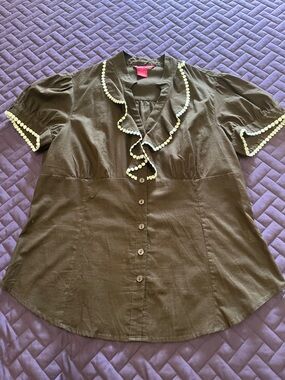 Sunny Leigh Olive Green Button-Down Blouse with Cream Trim